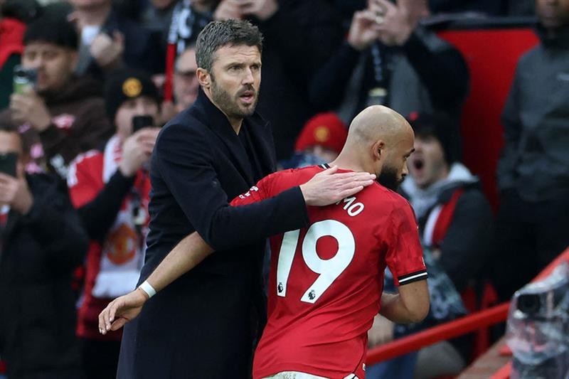 Man Utd thắng Man City trong derby Manchester bùng nổ cảm xúc 2 Carrick tạo ra bất ngờ với đội hình MU
