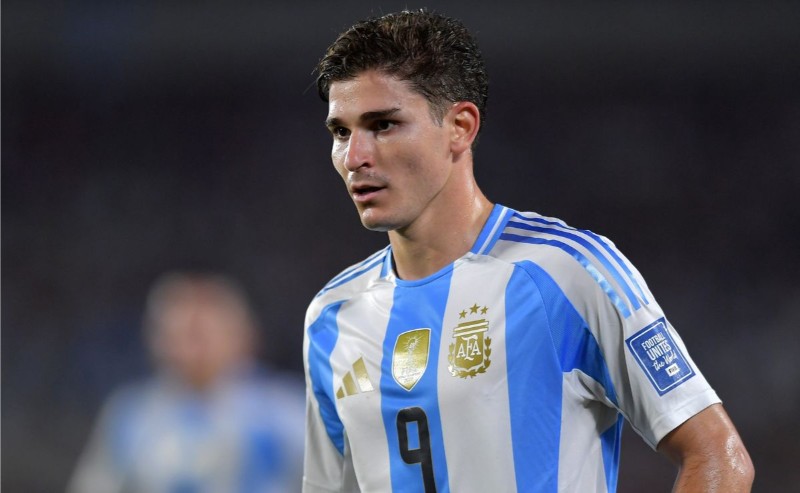 Giá trị cầu thủ ĐT Argentina tại World Cup: Mốc 100 triệu euro xa vời? 2 Julian Alvarez ngày càng toàn diện trên hàng công Argentina